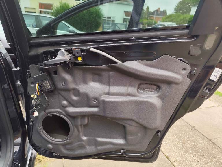 Ford Mondeo Titanium Business Edition Mk4 Black Panther G6  Right/Back Door £30   