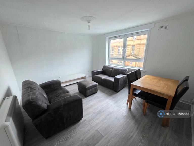 2 bedroom flat in Cathcart Street, Greenock, PA15 (2 bed) (#2685488)