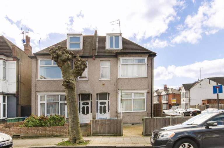 One Bedroom Flat for Rent Near Harrow-on-the-Hill Station(0.3miles) - Welldone Crescent, Harrow, HA1