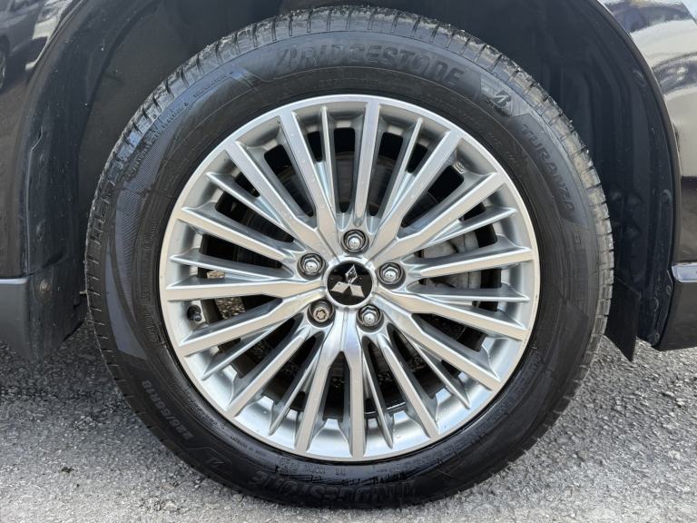 MITSUBISHI OUTLANDER 2.4 h TwinMotor 13.8kWh 4h 2018