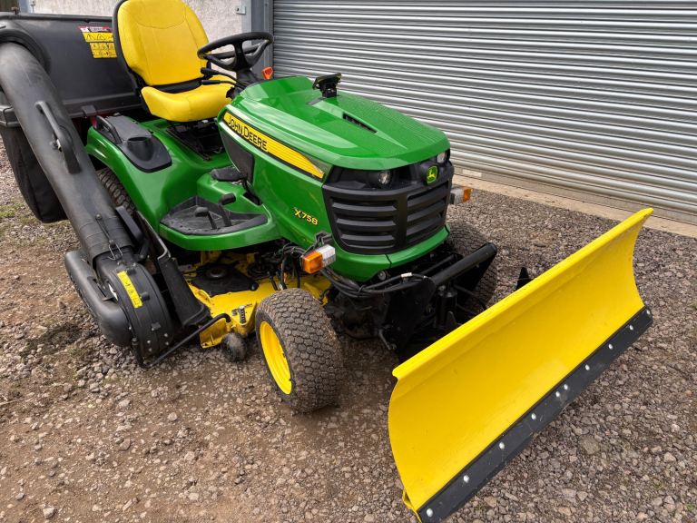 X758 John Deere ride on mower