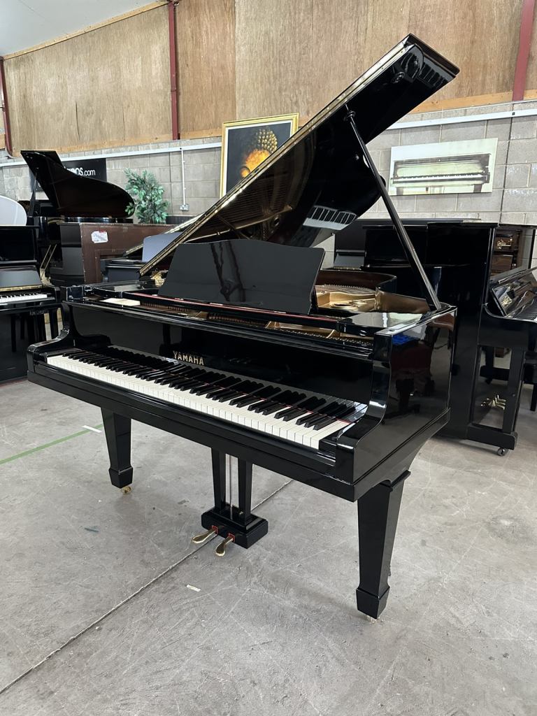 Yamaha 5.8ft black grand Piano |Belfast Pianos|