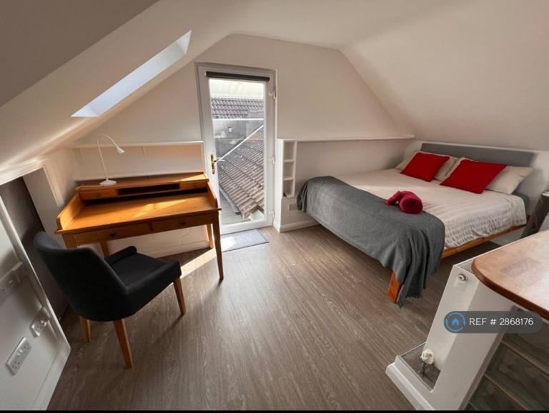 Studio flat in Marshworth, Milton Keynes, MK6 (#2868176)