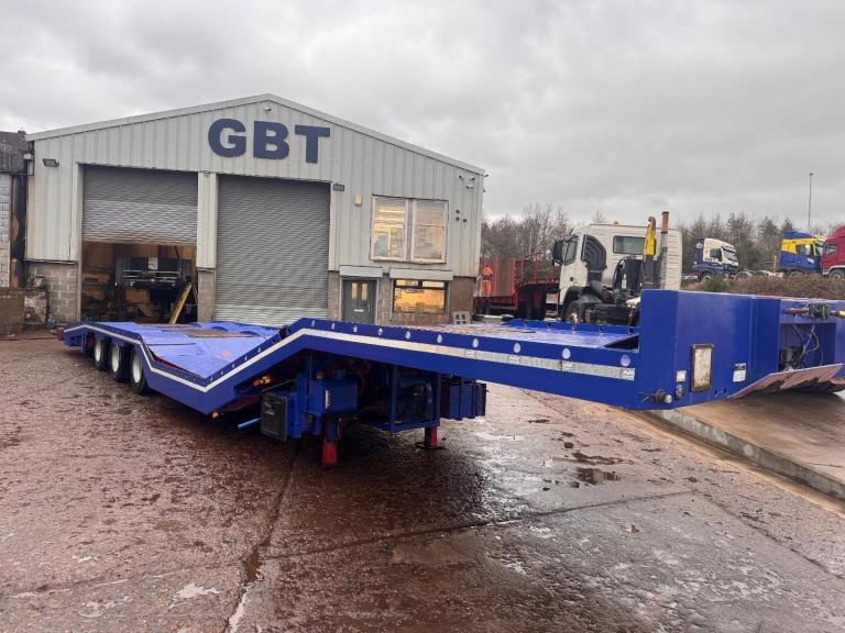 VS Mont truck carrier Air Up and down floor low loader trailer 