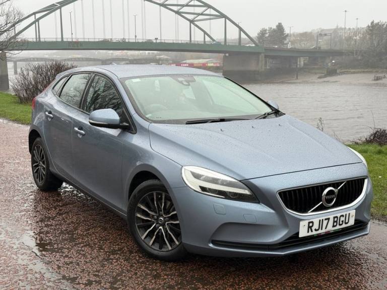 2017 17 VOLVO V40 2.0 D2 MOMENTUM NAV PLUS HATCHBACK 5DR DIESEL MANUAL EURO 6 (S