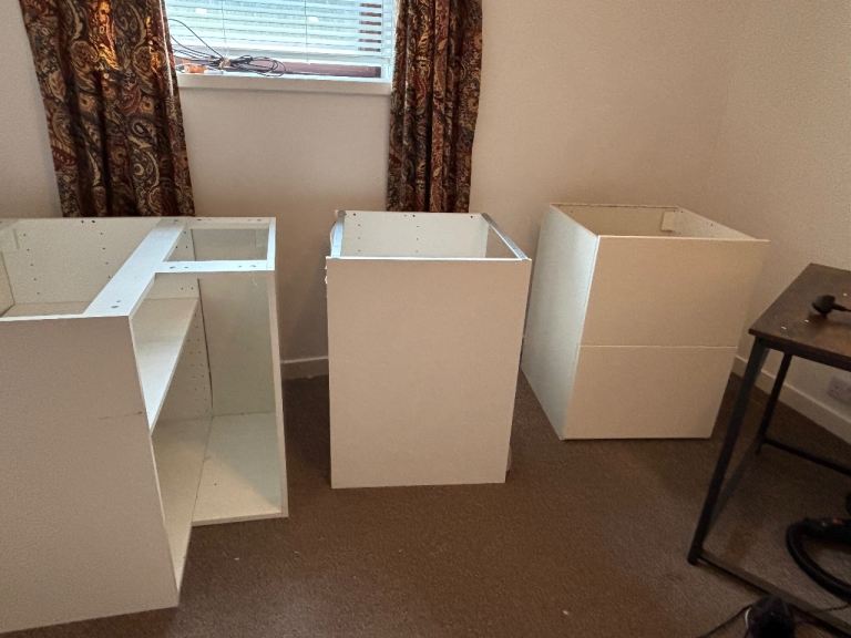 Kitchen base units - very good condition 