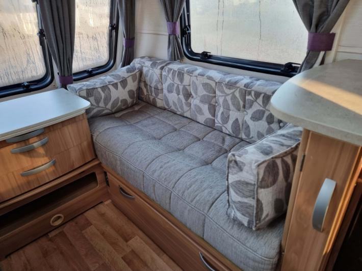 2014 Lunar Quasar 564 Used Caravan