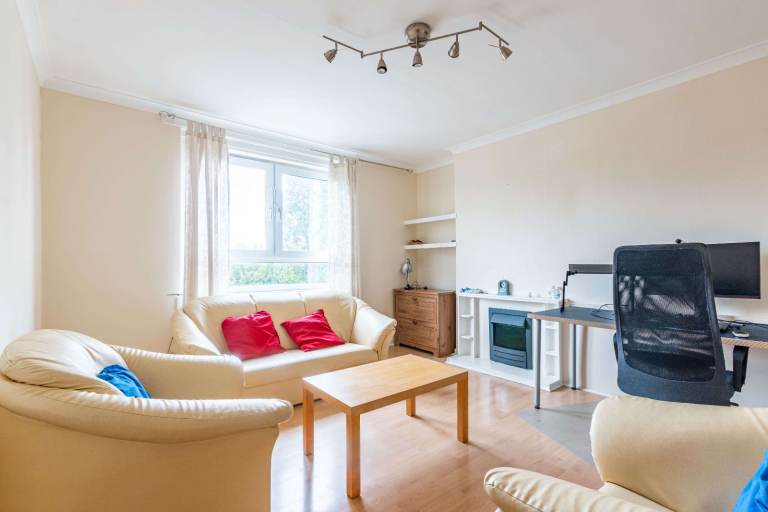 Fantastic, 1 bedroom, 2nd floor property near Cameron Toll – available soon
