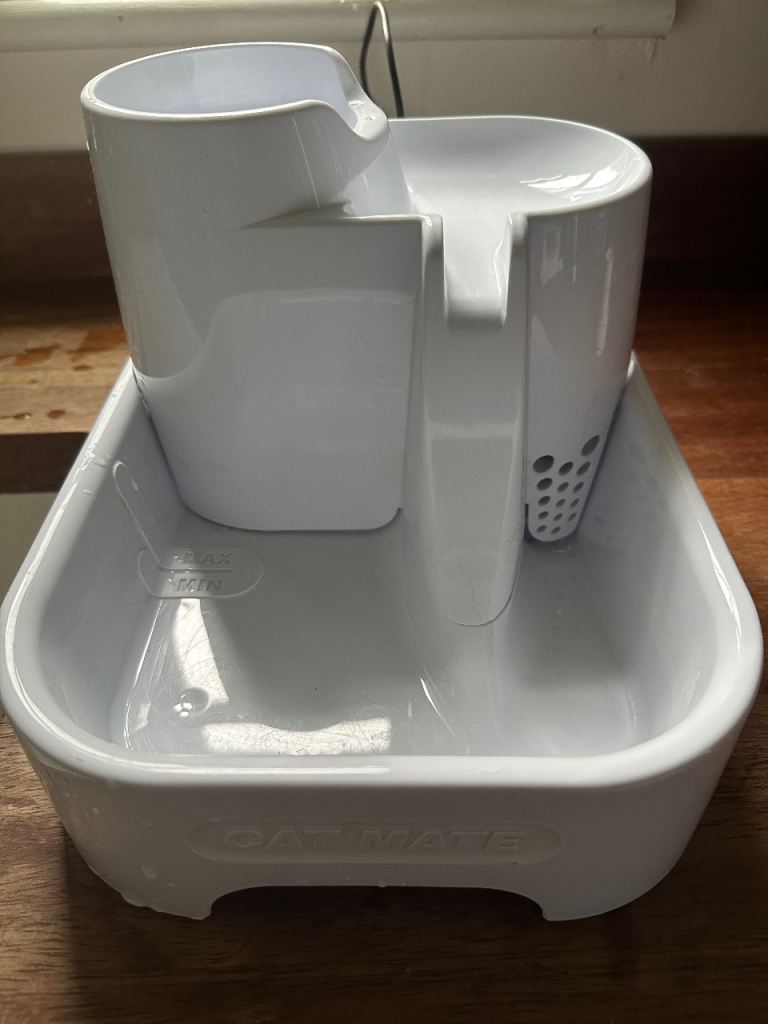 Cat Mate Water Fountain + 9 filters