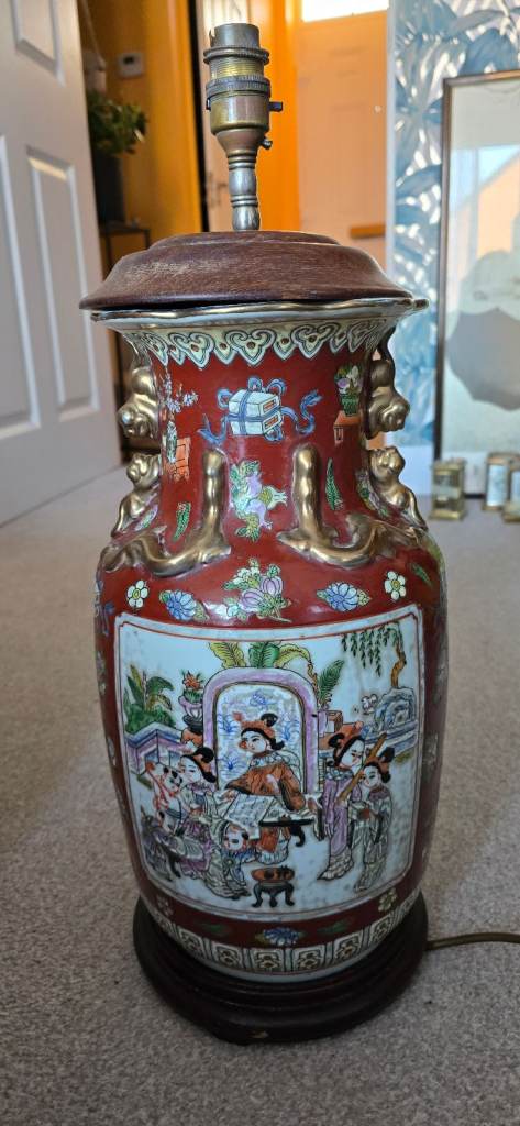 Vintage Red And Gold Japanese satsuma style table lamp