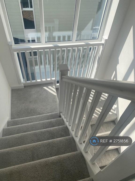 4 bedroom house in Safety Bay Close, Rochester, ME1 (4 bed) (#2751856)