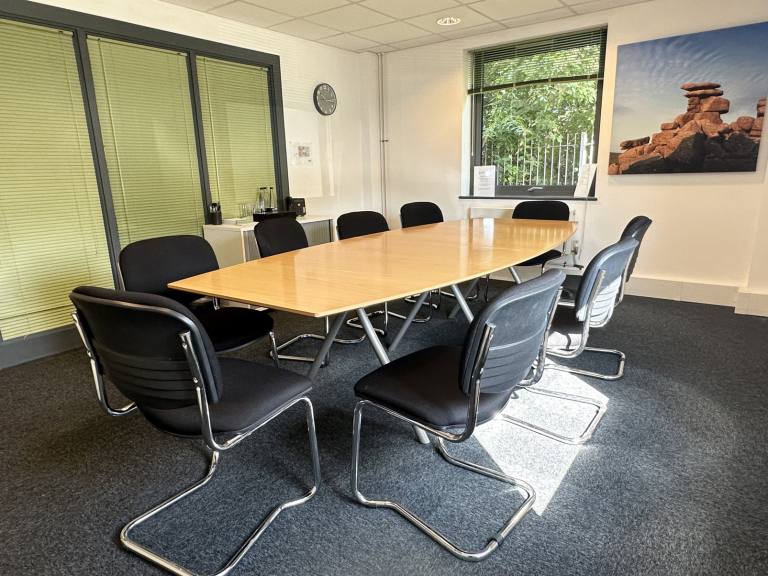 Northfleet - DA11 8HN \ Private Office with 4 Desks