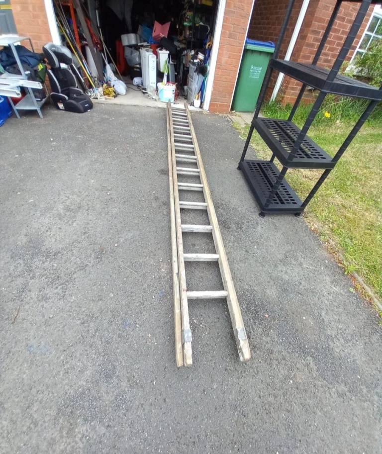 Extendible 24ft Wooden ladder 