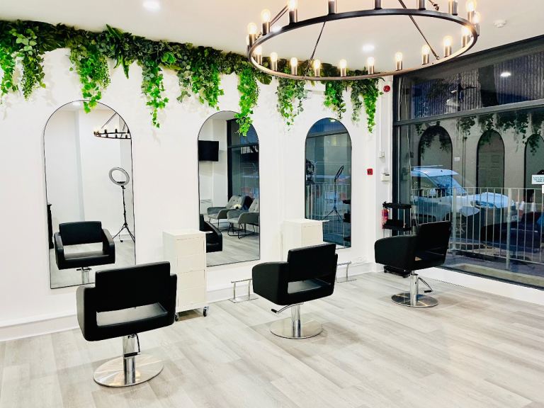 Chair to rent in salon 