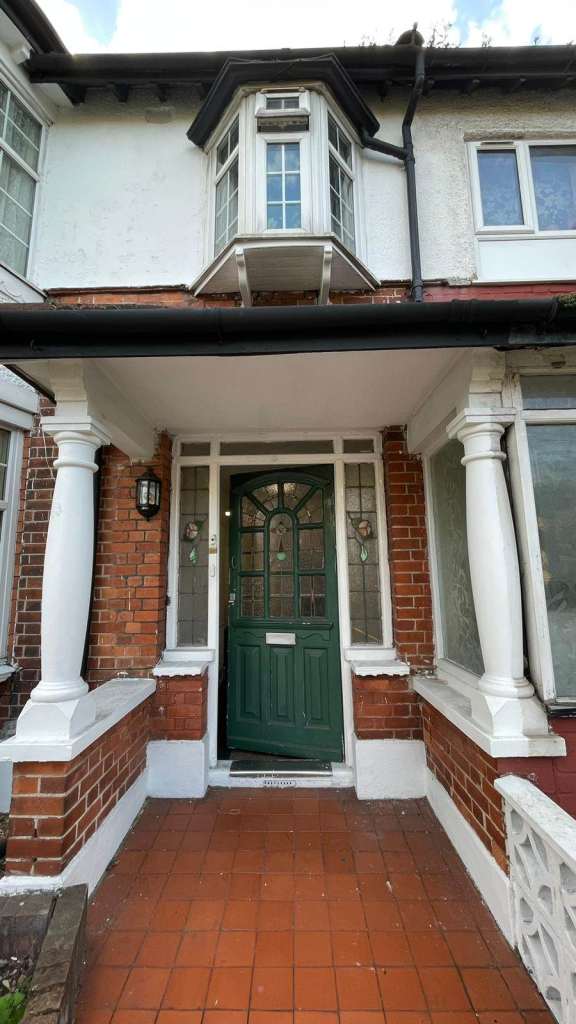 Studio flat (Inc. all bills & Council) available to rent in Wembley - Harrow Road 