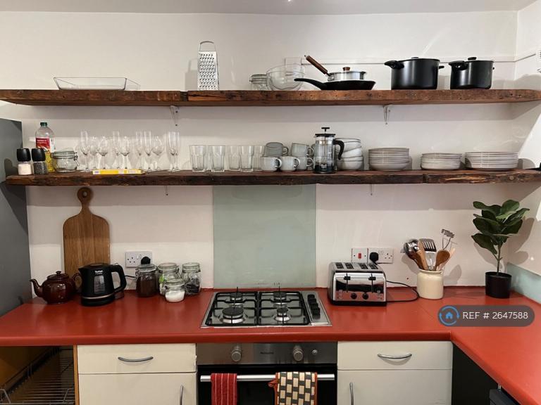 3 bedroom flat in Woodseer Street, London, E1 (3 bed) (#2647588)