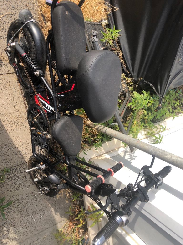 350w e bike with throttle and pedals  price negotiable 
