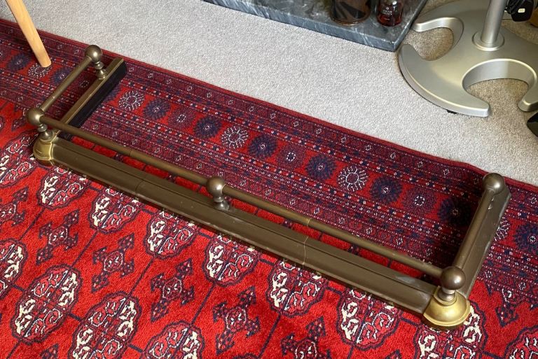 Brass fireplace extendable fender