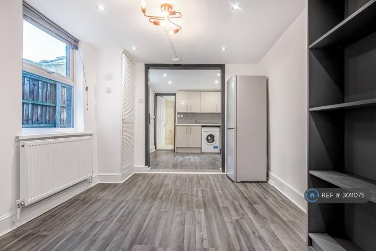 4 bedroom house in Kenworthy Road, London, E9 (4 bed) (#3011075)