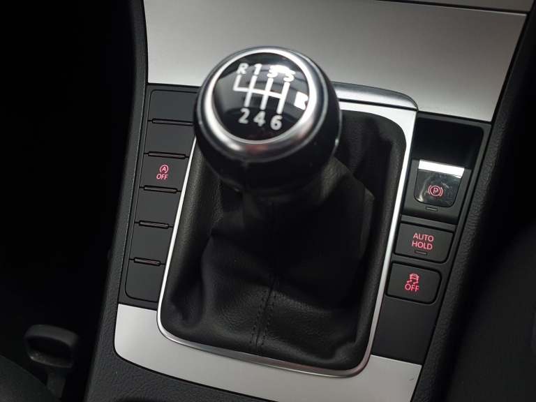 VOLKSWAGEN PASSAT 1.6 TDI BLUEMOTION * GEN 28,000 MILES * FSH* £35 TAX* AMAZING 