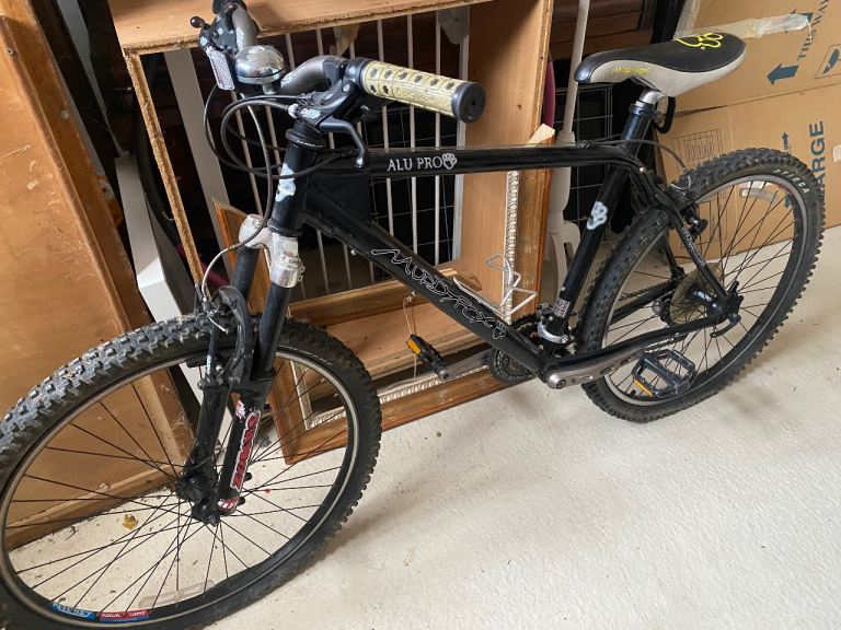 Muddyfox Alu Pro Mountain Bike – Black, Good Condition