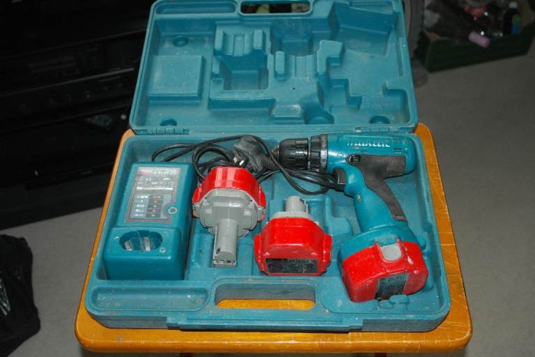 Makita Cordless Drill with Charger and 3 batteries