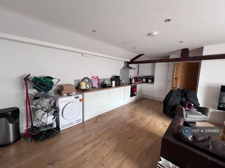 1 bedroom flat in Grosvenor St, Cheltenham, GL52 (1 bed) (#2916985)