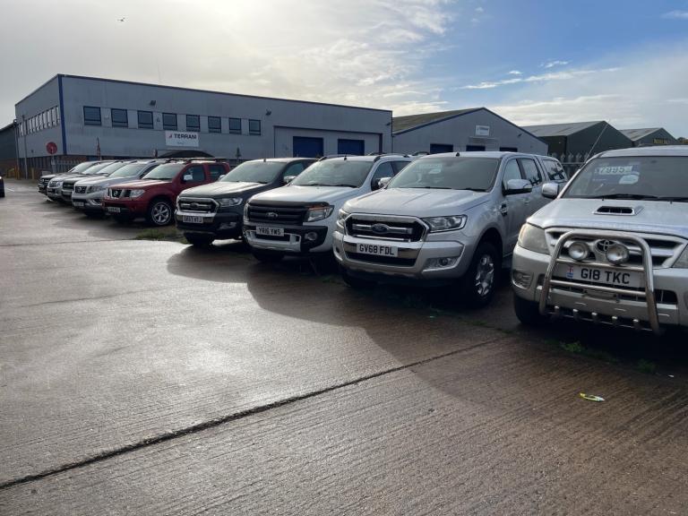 2008 Nissan Navara Double Cab Pick Up Aventura 2.5dCi 169 4WD Auto PICK UP Diesel Automatic