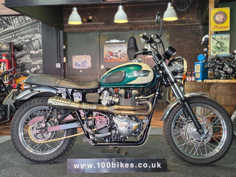 2011 TRIUMPH BONNEVILLE T100 CUSTOM SCRAMBLE 8,700 MILE'S 