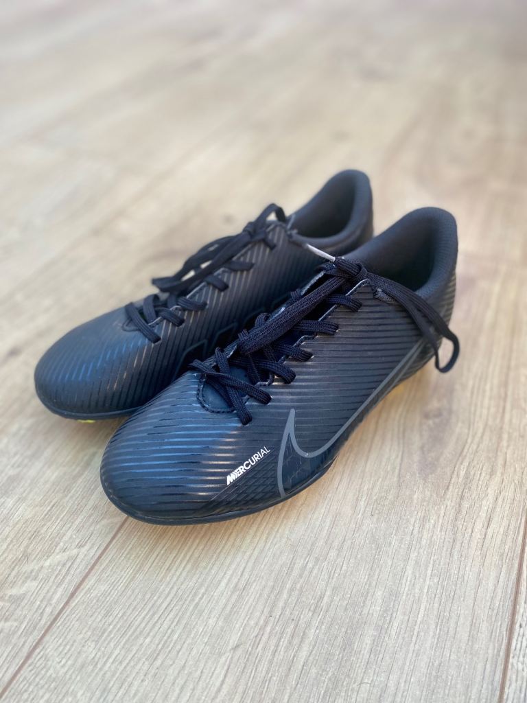 image for Nike Mecurial Junior Size UK5 Football Boots