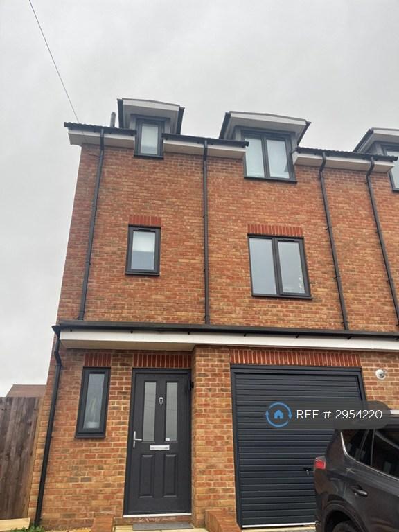 3 bedroom house in Eddy Road, Aldershot, GU12 (3 bed) (#2954220)