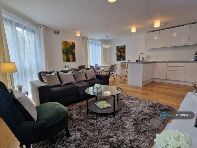 2 bedroom flat in Sugar Lane, London, SE16 (2 bed) (#2998216)