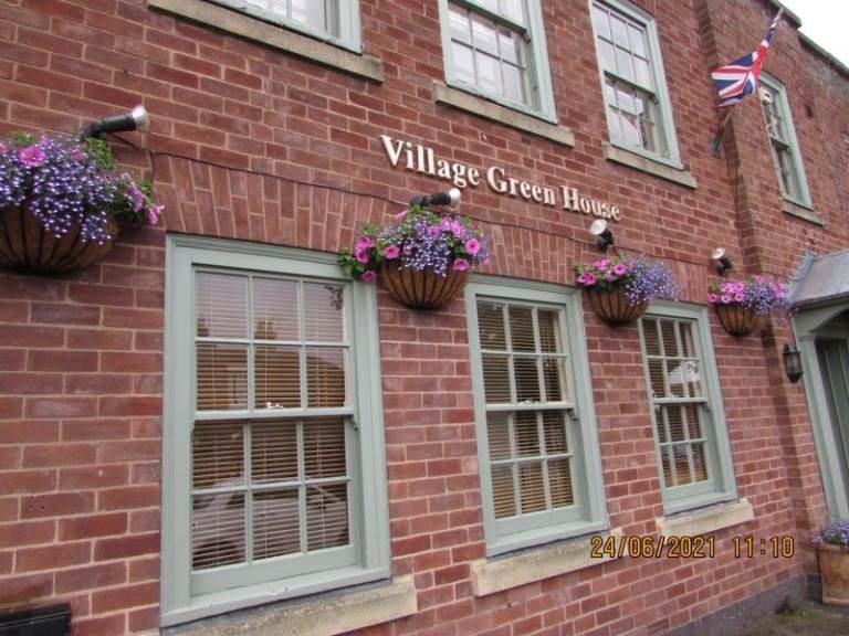 image for SERVICED ROOM AVAILABLE NOW