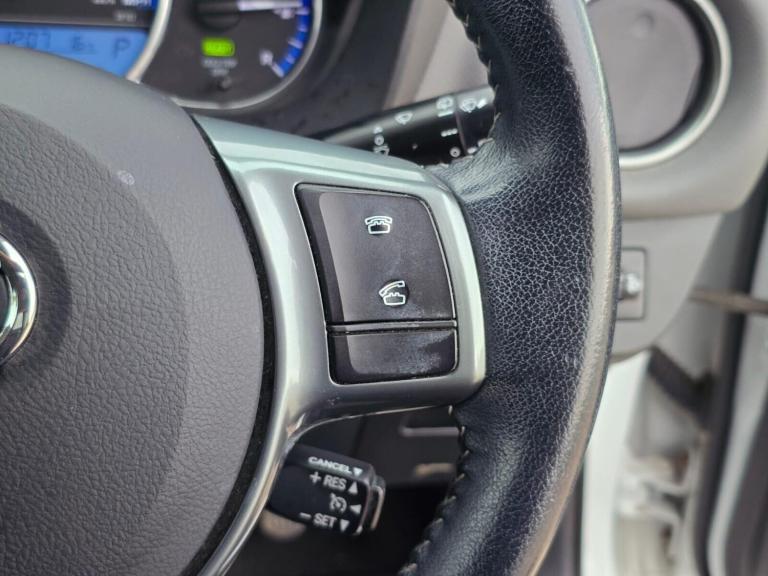 2016 Toyota Yaris 1.5 VVT-h Icon Hatchback 5dr Petrol Hybrid E-CVT Euro 6 (101 ps) Hatchback Hybr...