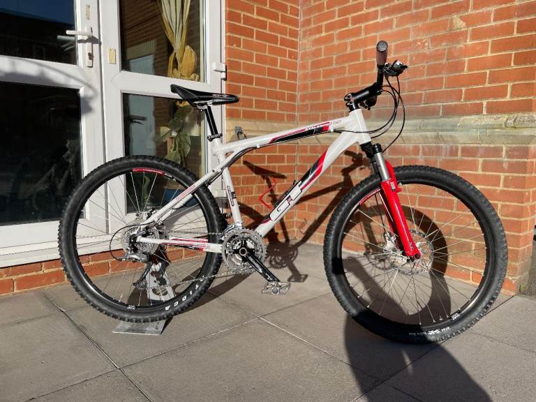 GT Avalanche 0.0 Mountain Bike, Medium, Shimano Deore LX/XT, RockShox - Good Condition