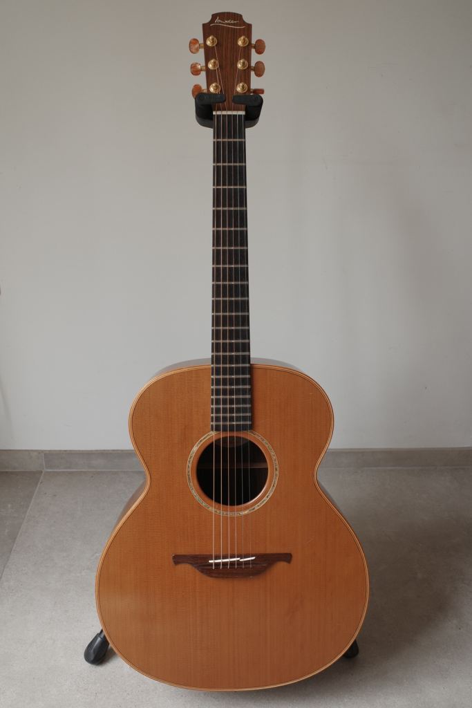 Lowden O25, superb condition