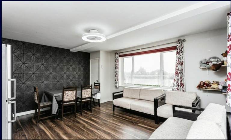 Investment Opportunity or Comfortable living - Spacious Flat