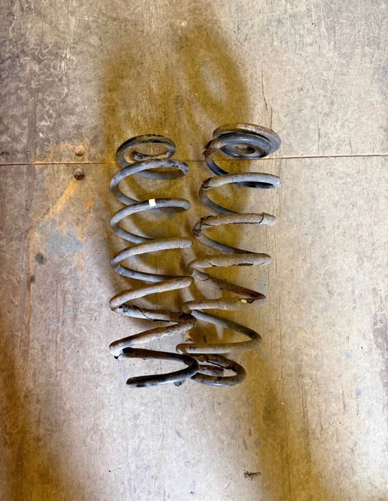 VW Golf MK5 rear springs 