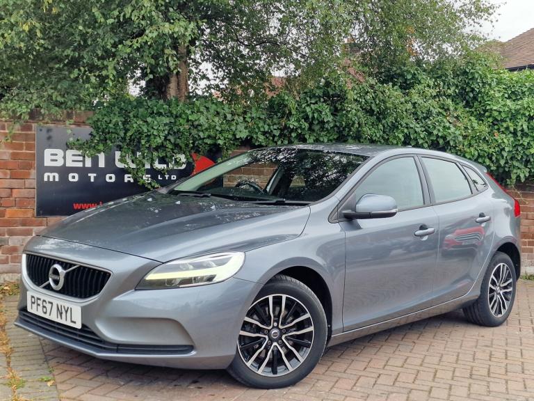 2018 Volvo V40 T2 [122] Momentum 5dr HATCHBACK Petrol Manual