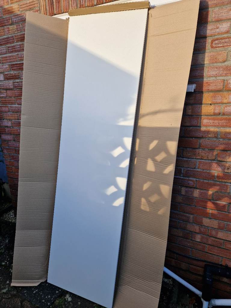 Two light cream end panels 