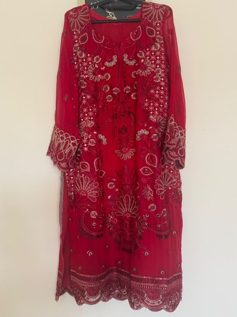Beautiful red 3pc shalwar Kameez dupatta chiffon material 