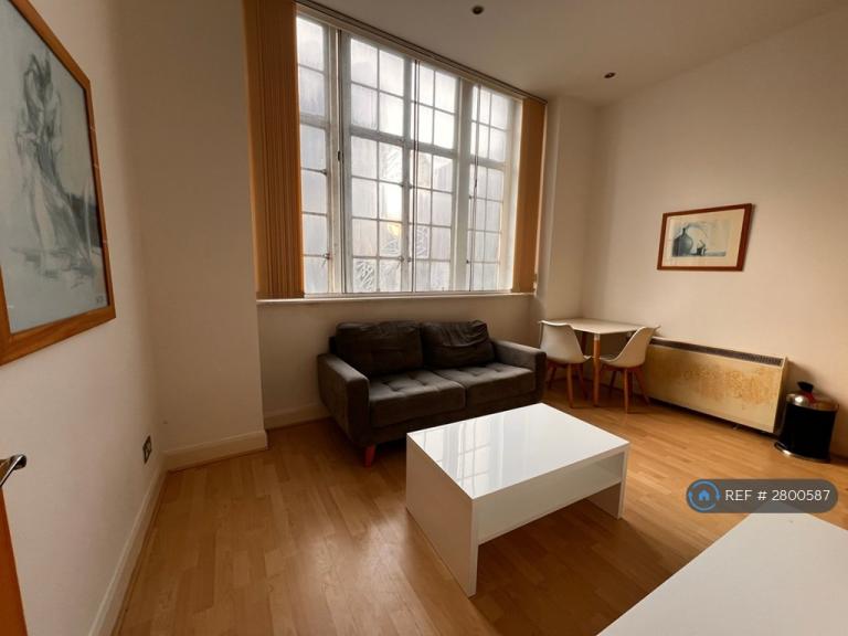 2 bedroom flat in Eastgate, Leeds, LS2 (2 bed) (#2800587)