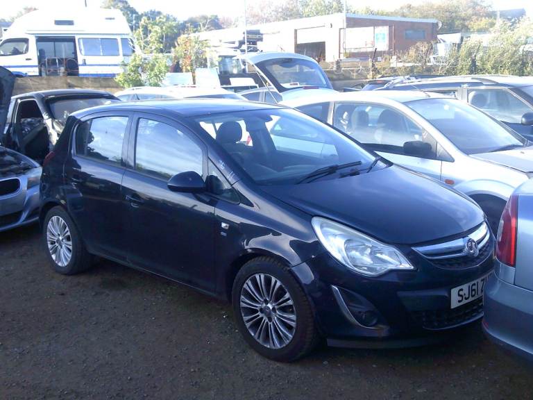 breaking for spares vauxhall corsa 2011 1.2 p