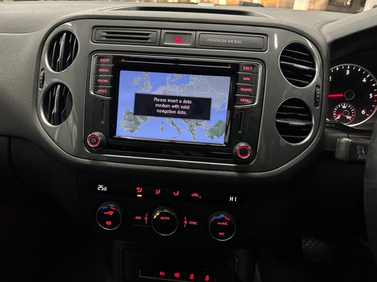 2015 Volkswagen Tiguan 2.0 TDi BlueMotion Tech Match 4MOTION 5dr 150 DSG ESTATE Diesel Automatic