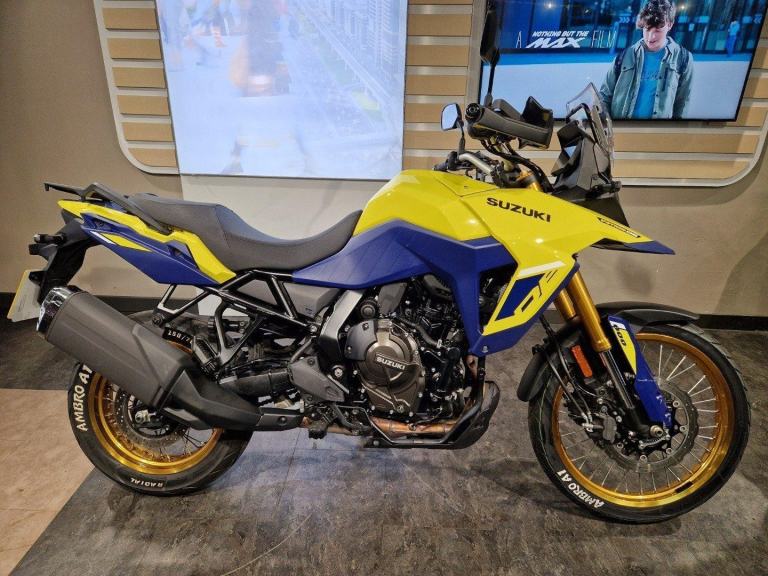 SUZUKI DL 800 DE IN YELLOW ADVENTURE MOTORCYCLE