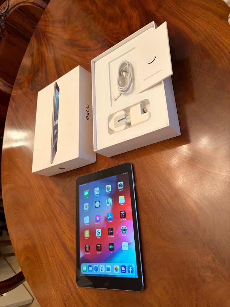 Apple iPad Air 32GB in Silver – Excellent Condition