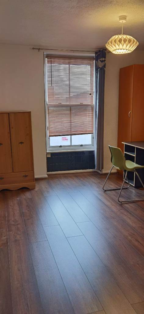 ROOM Available to share in Newport City Centre