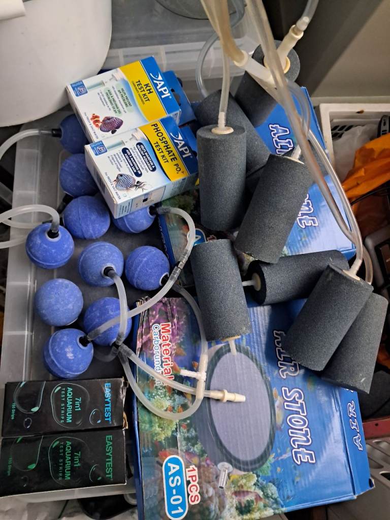 aquarium test kit and air stones