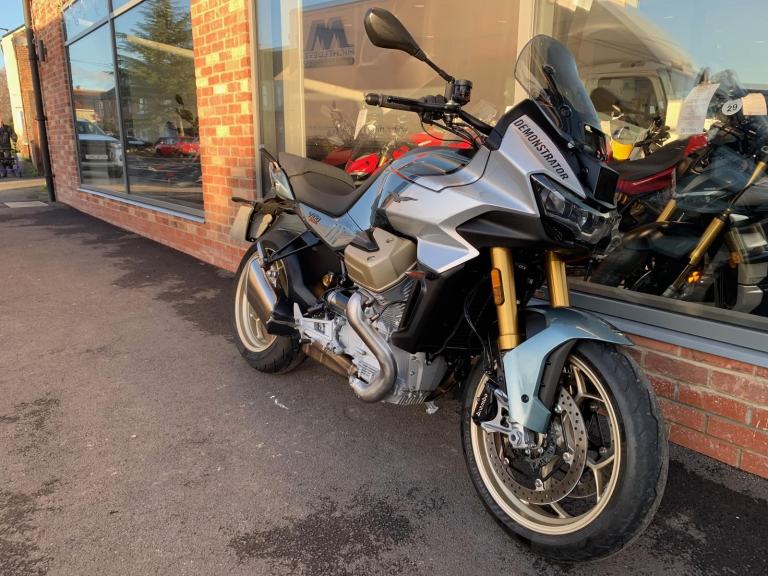 Moto Guzzi V100 Mandello S - 1268 miles - MOTO GUZZI WARRANTY UNTIL 21/07/27