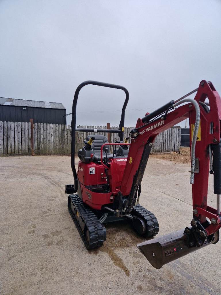 Yamnar mini digger v12
